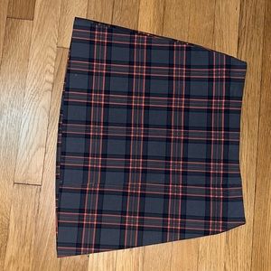 Super cute plaid skirt!